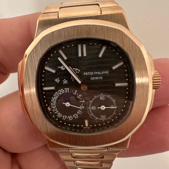 PATEK PHILIPPE NAUTILUS 5712 ROSE GOLD - Picture 6 of 6